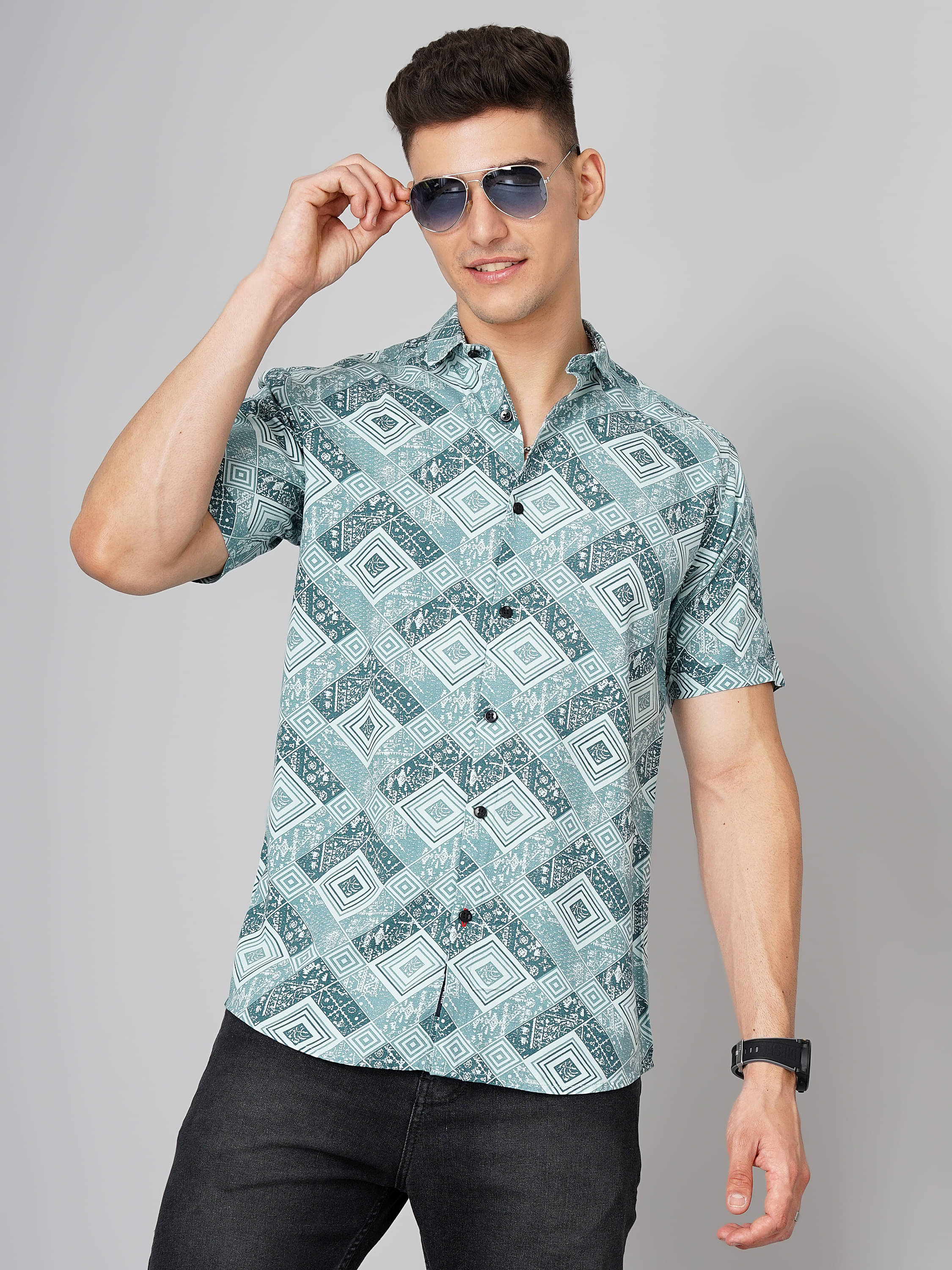     			Paul Street - Green Viscose Slim Fit Men's Casual Shirt ( Pack of 1 )