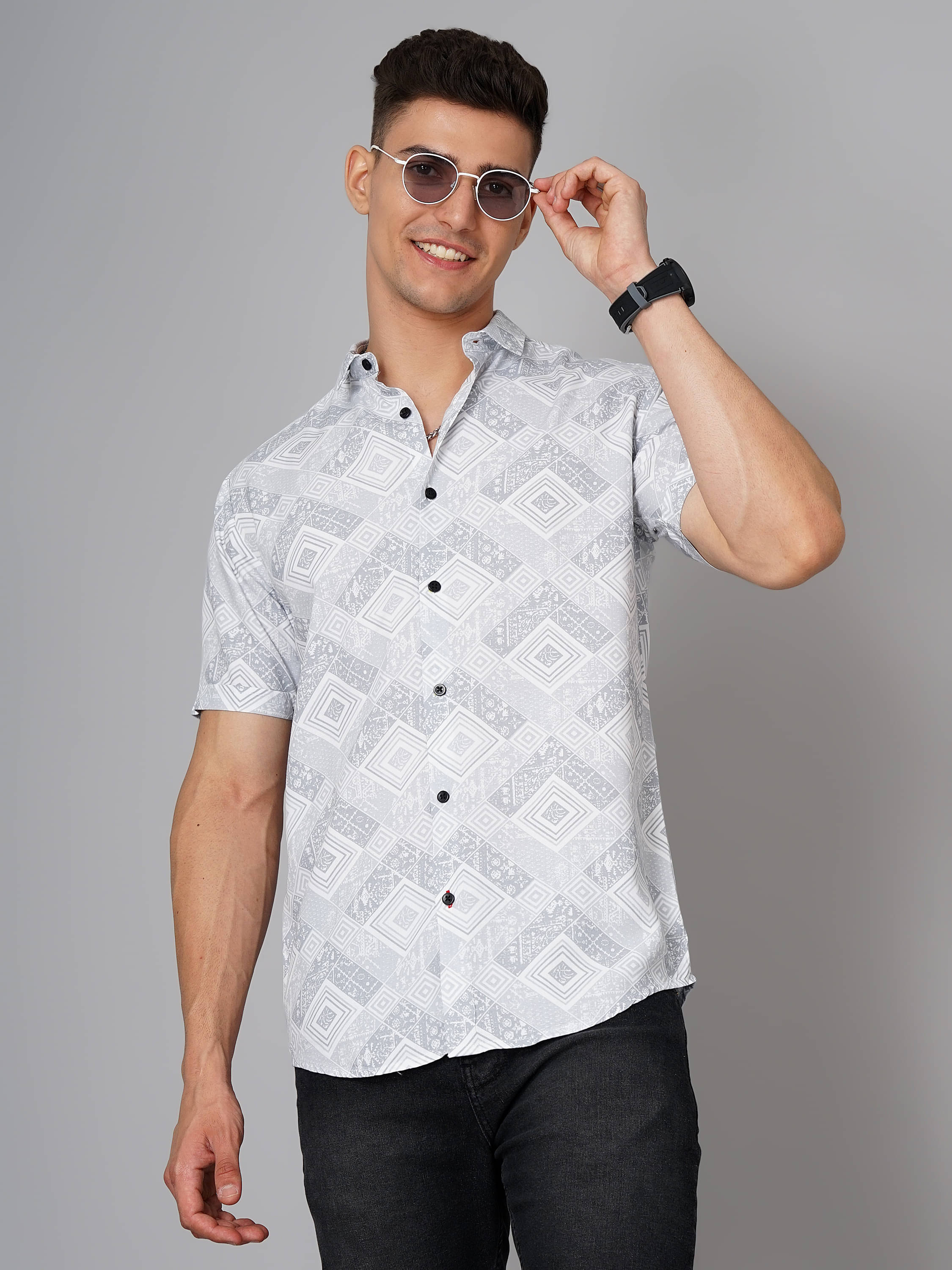 Paul Street - White Viscose Slim Fit Men's Casual Shirt ( Pack of 1 ) Paul Street - White Viscose Slim Fit Men's Casual Shirt ( Pack of 1 )