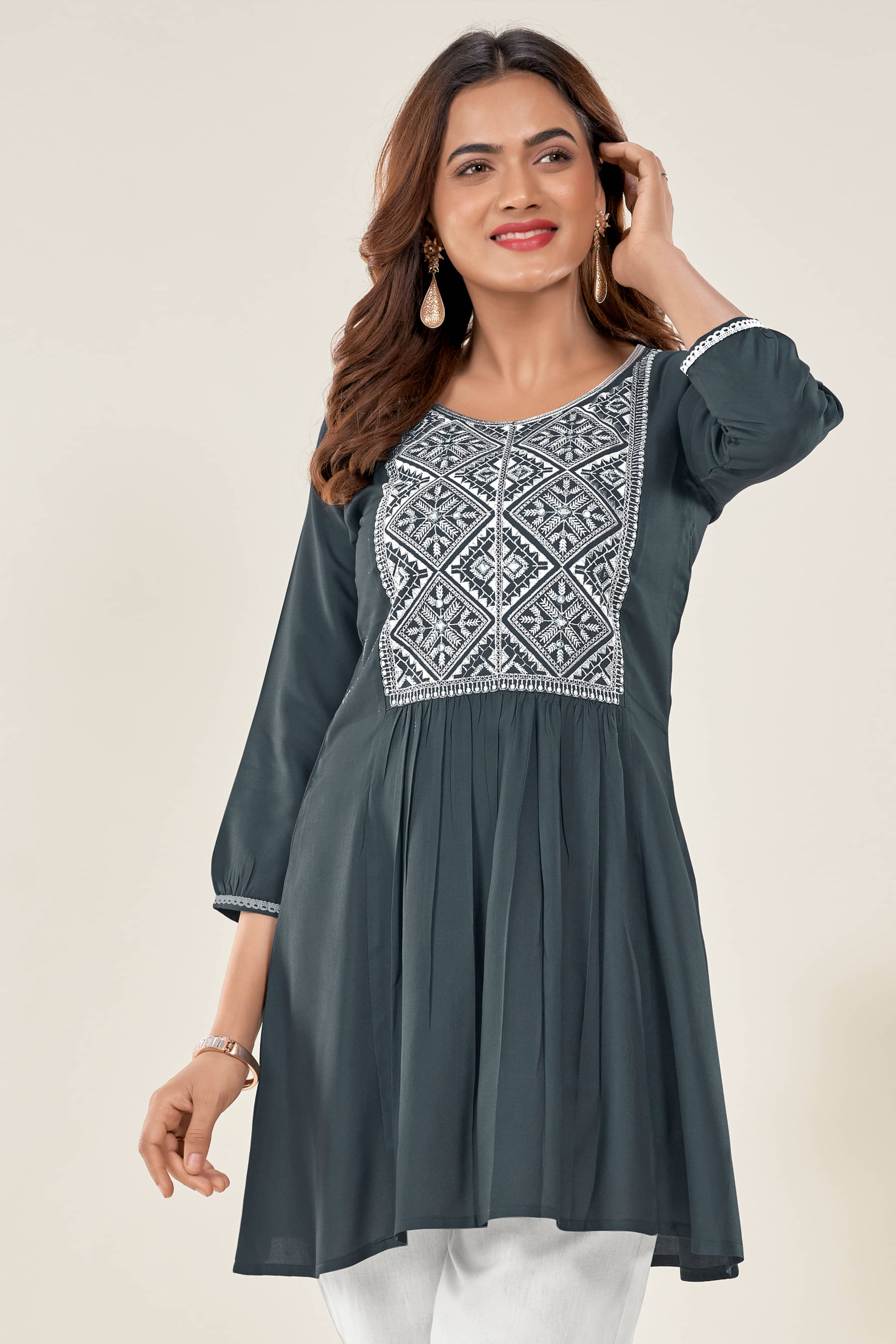 Glomee Women's Viscose Tunic ( Grey ) Glomee Women's Viscose Tunic ( Grey )