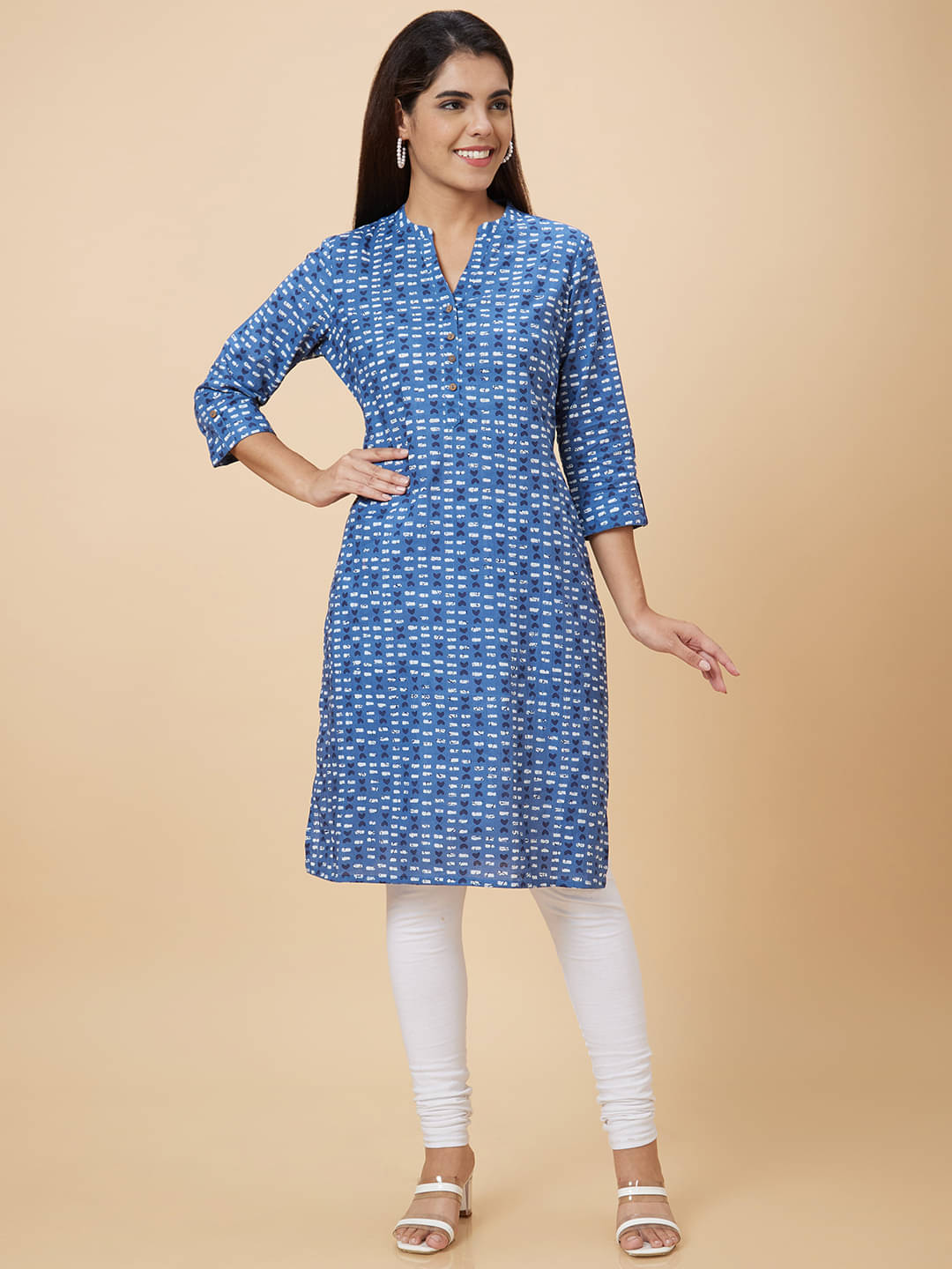     			Globus - Blue Cotton Women's Straight Kurti ( Pack of 1 )