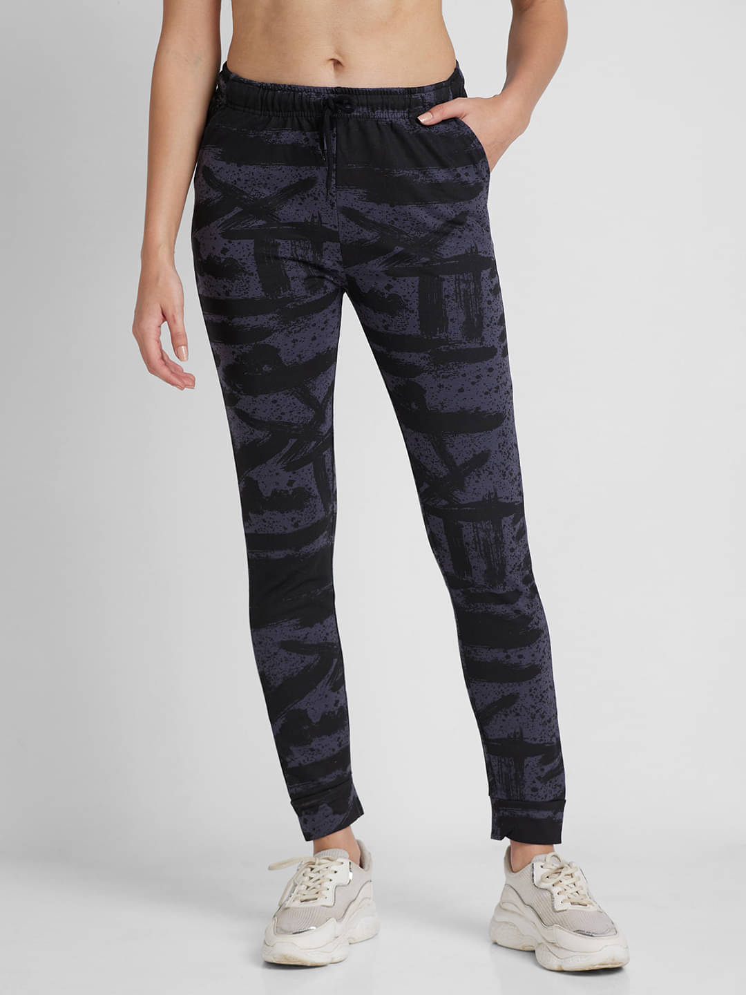     			Globus - Black Cotton Regular Women's Casual Pants ( Pack of 1 )