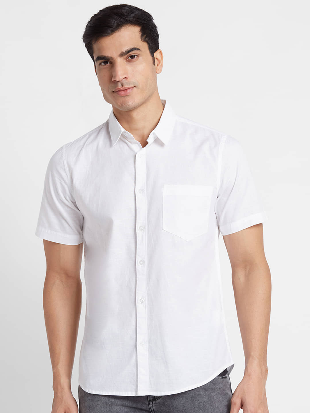 Globus - White 100% Cotton Regular Fit Men's Casual Shirt ( Pack of 1 )