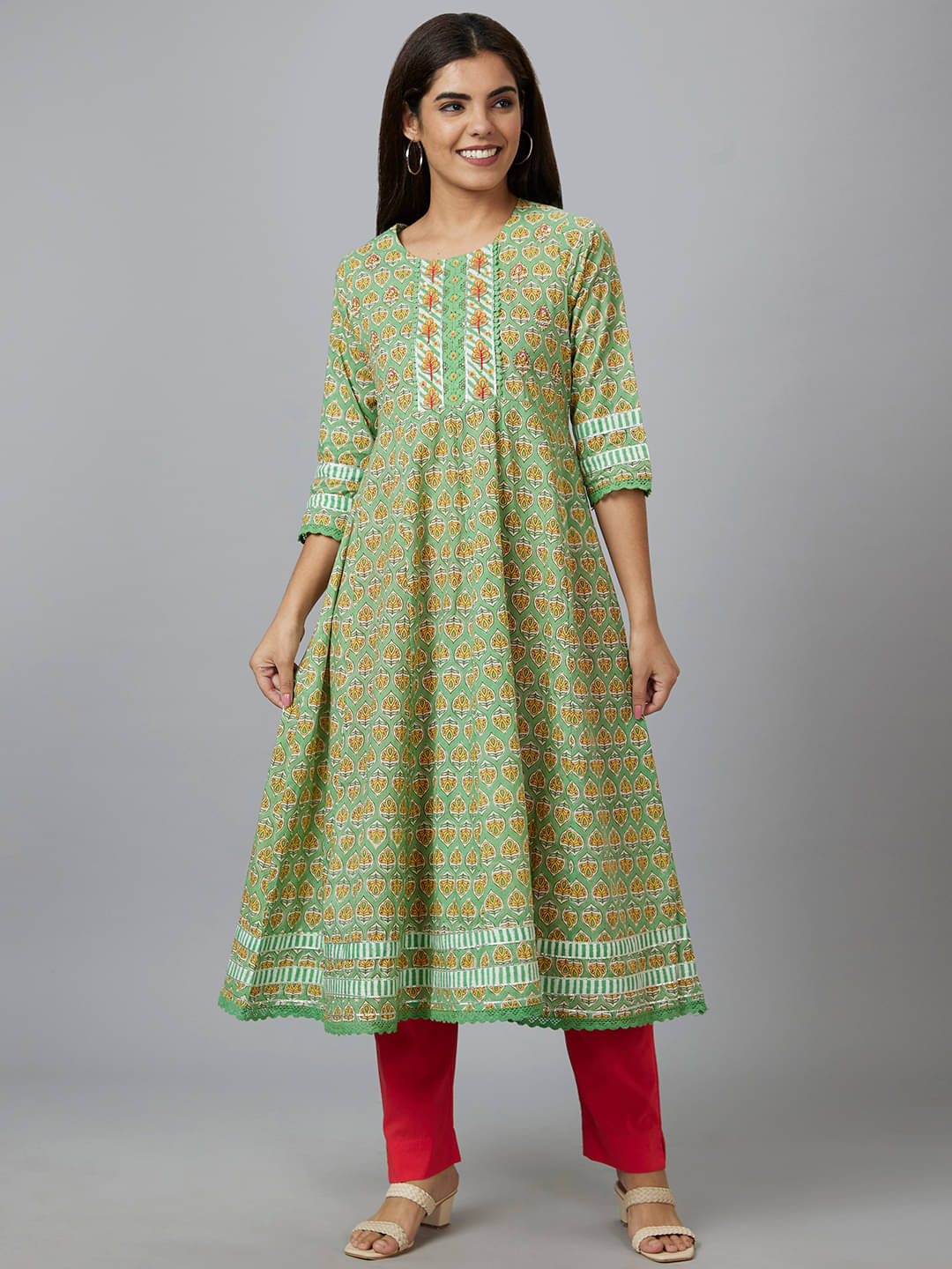     			Globus - Green Cotton Women's Anarkali Kurti ( Pack of 1 )