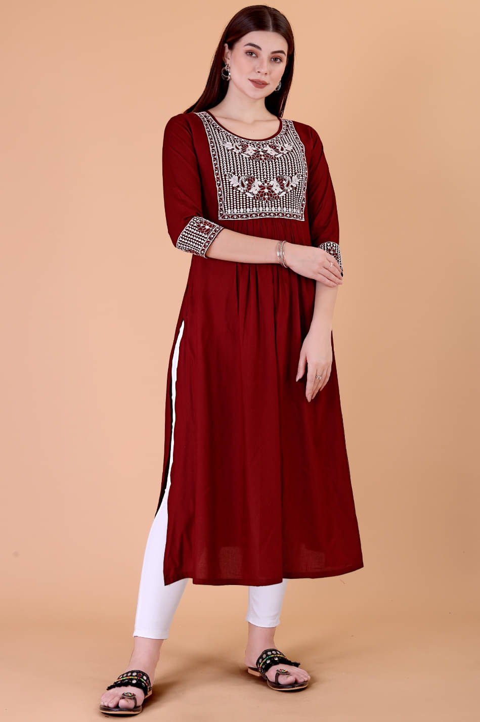     			Glomee - Maroon Rayon Women's Nayra Kurti ( Pack of 1 )