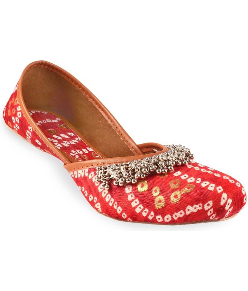 Apratim - Red Women's Mojaris - Ethnic Shoes | Buy online on ZillyBuy