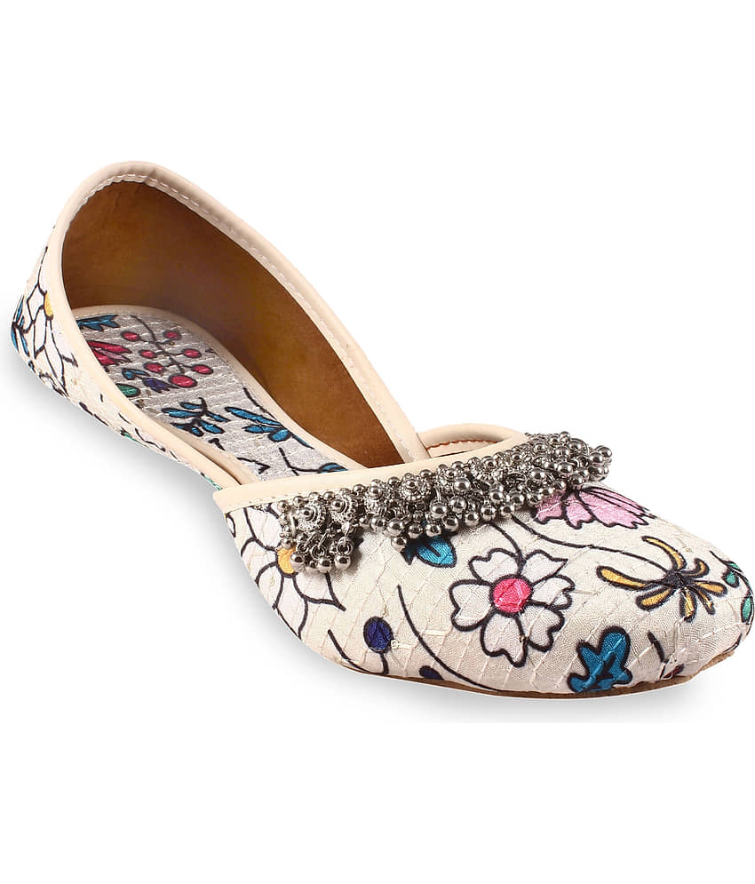 Apratim - White Women's Mojaris - Ethnic Shoes | Buy online on ZillyBuy