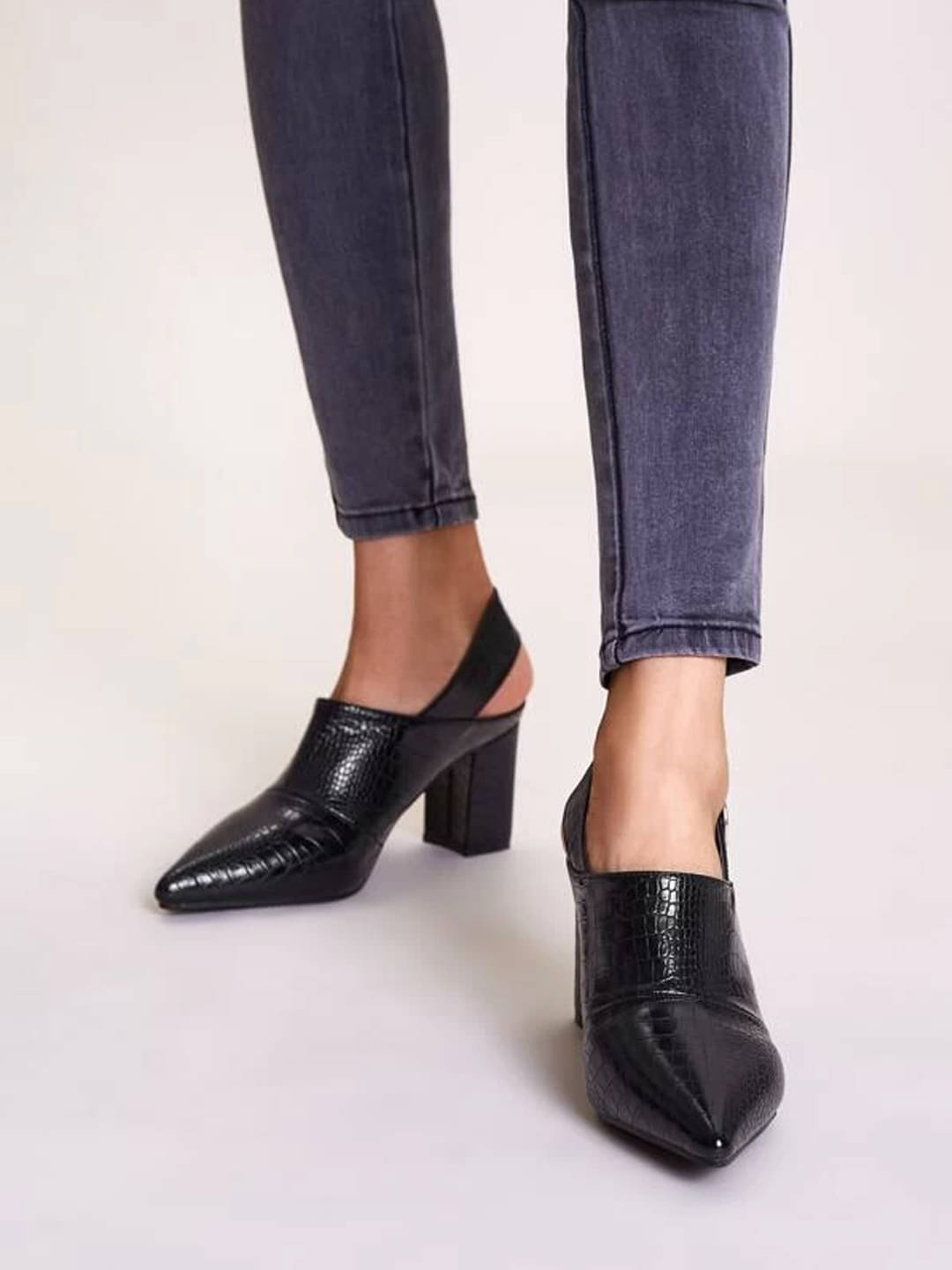     			Shoetopia Croco Print Stylish Pointed Toe Black Pumps & Girls