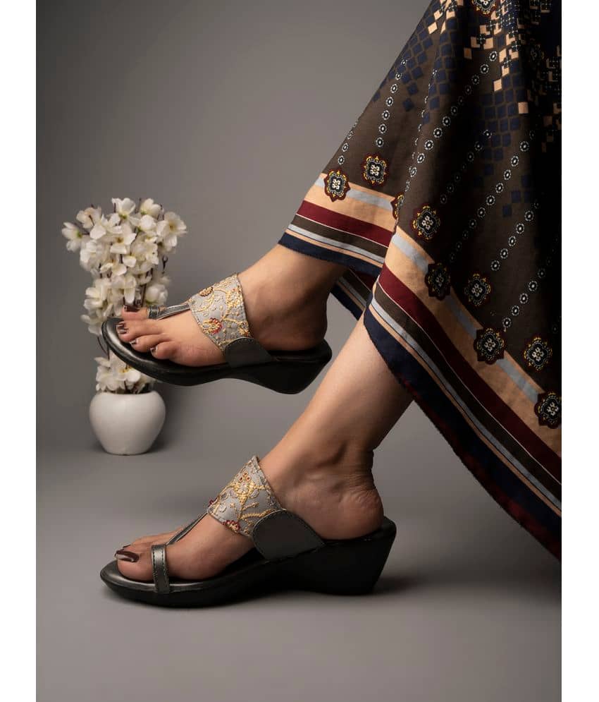Shoetopia Embroidered Ethnic Grey Kolhapuri Wedgess & Girls