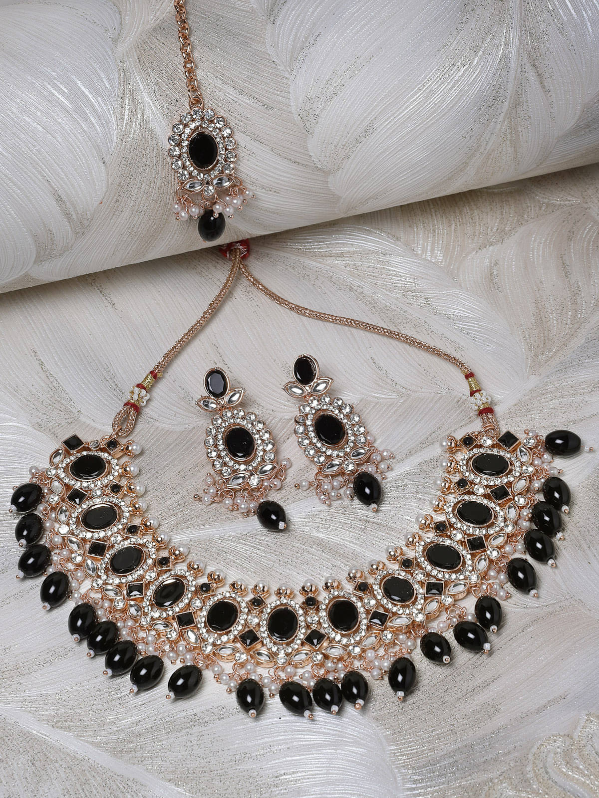     			Sukkhi Black Alloy Necklace Set ( Pack of 1 )