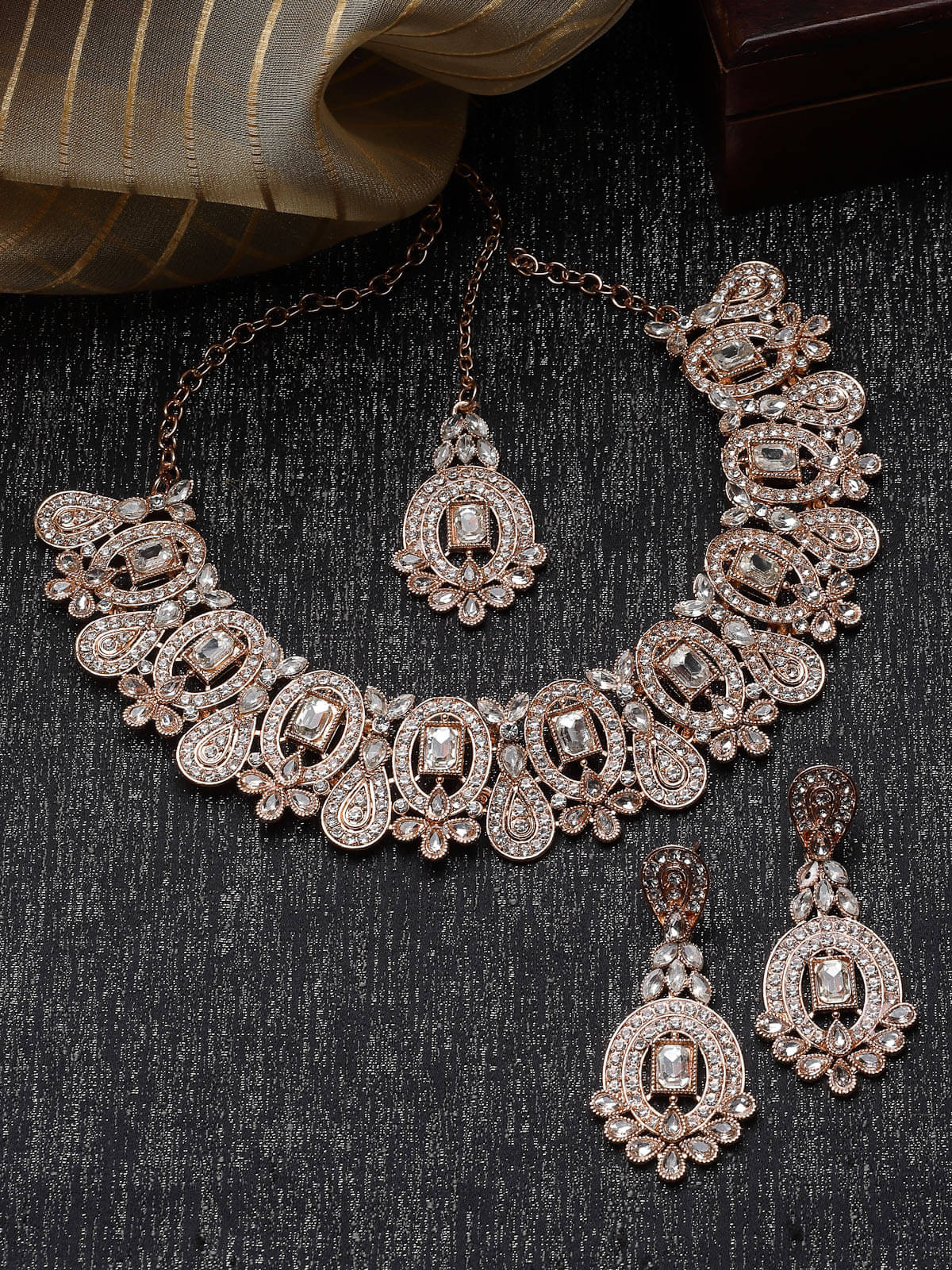     			Sukkhi Gold Alloy Necklace Set ( Pack of 1 )