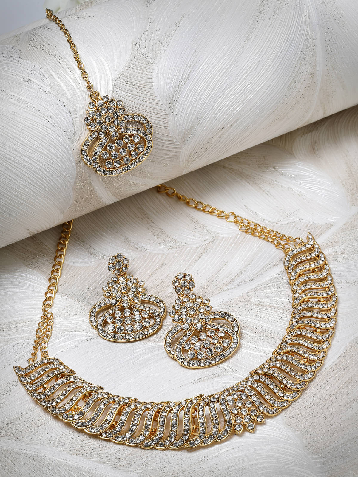     			Sukkhi Gold Alloy Necklace Set ( Pack of 1 )