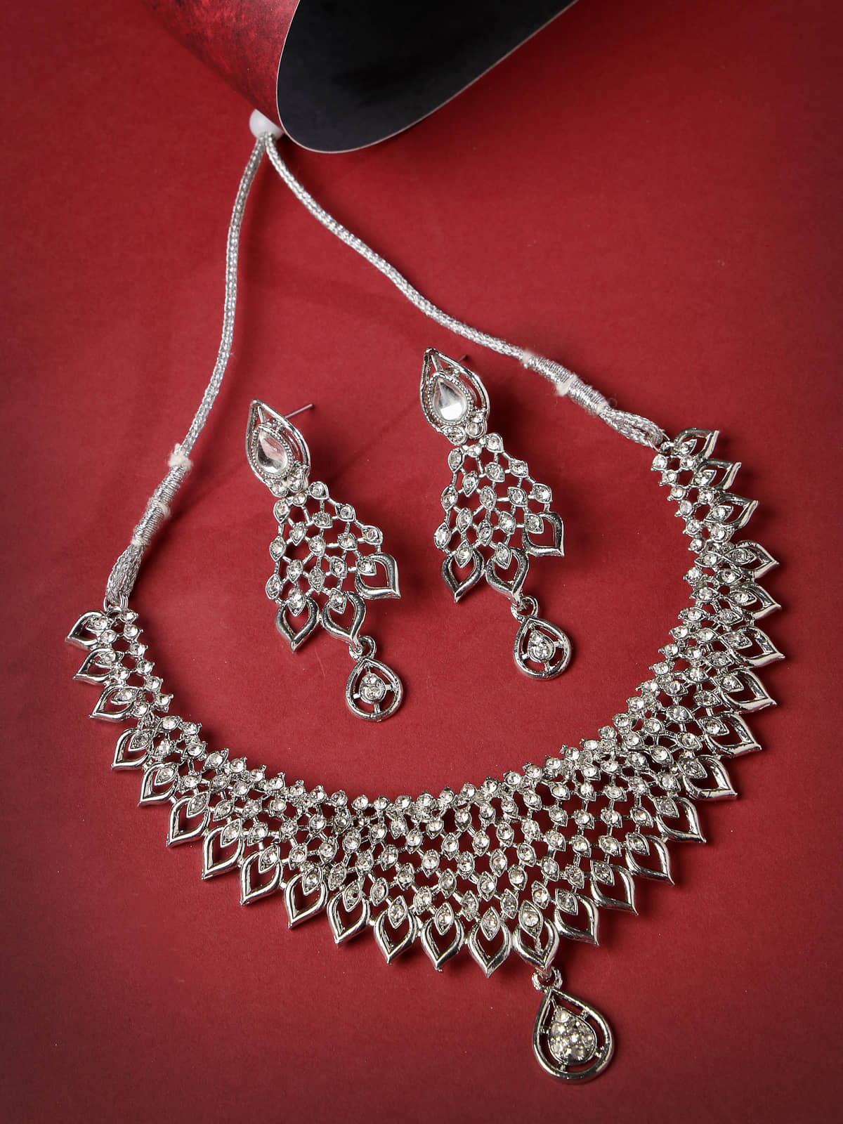 Sukkhi Silver Alloy Necklace Set ( Pack of 1 )