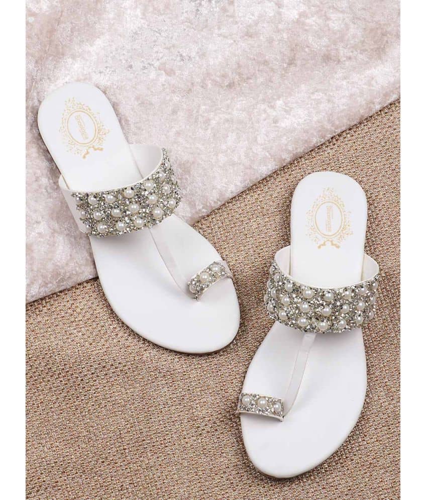 Shoetopia Girls White Flats