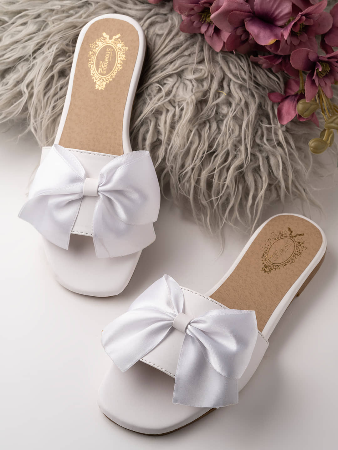 Shoetopia Girls White Flats