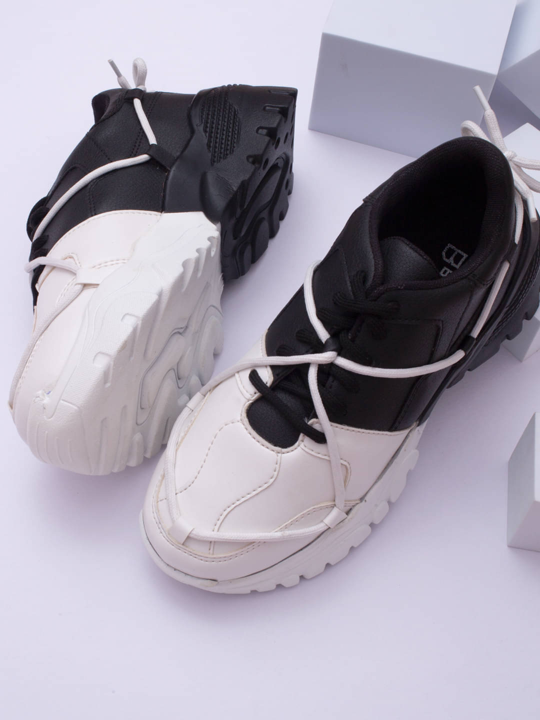     			Big Fox - Black Women's Sneakers