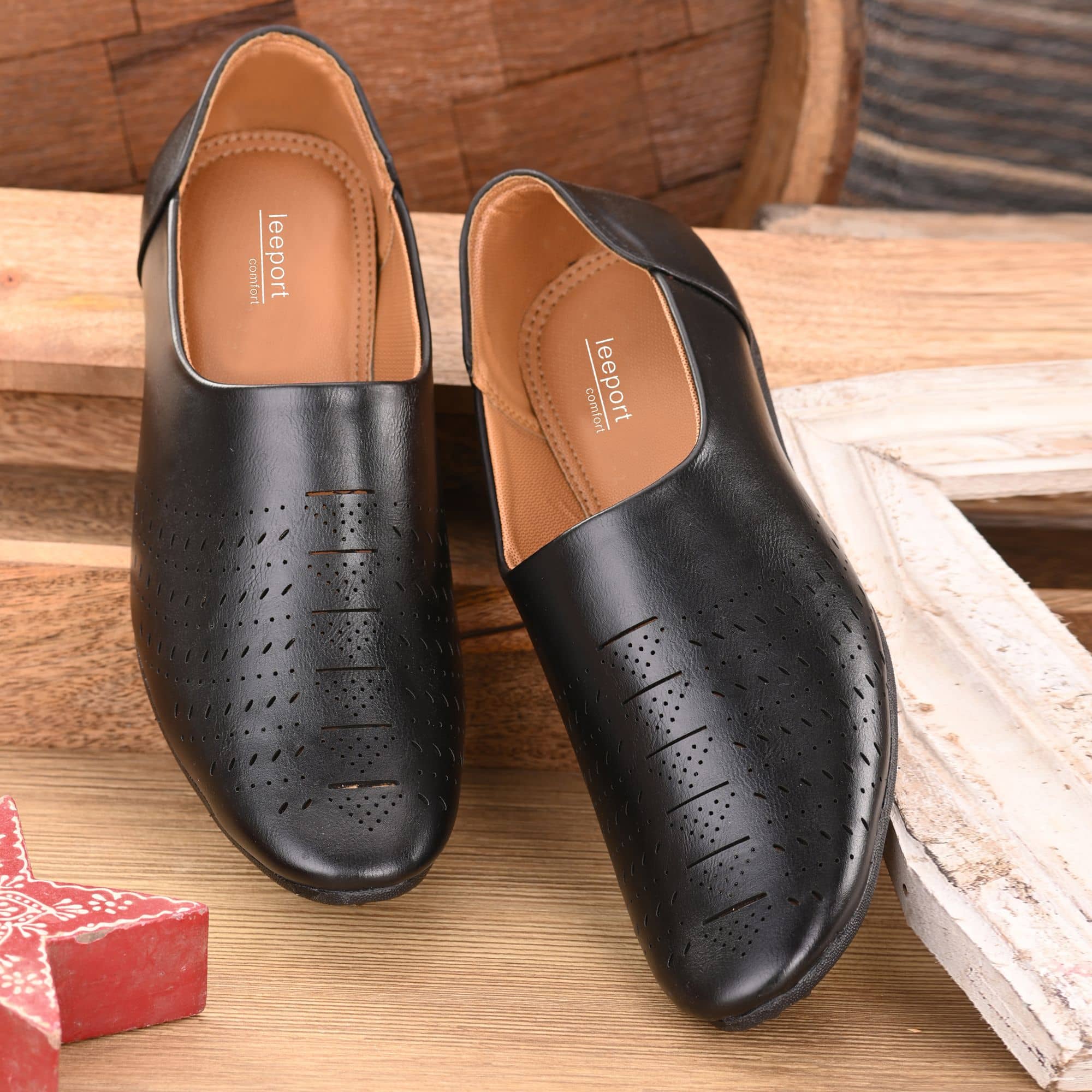 Leeport - Black Men's Jutti - Ethnic Shoes | Buy online on ZillyBuy
