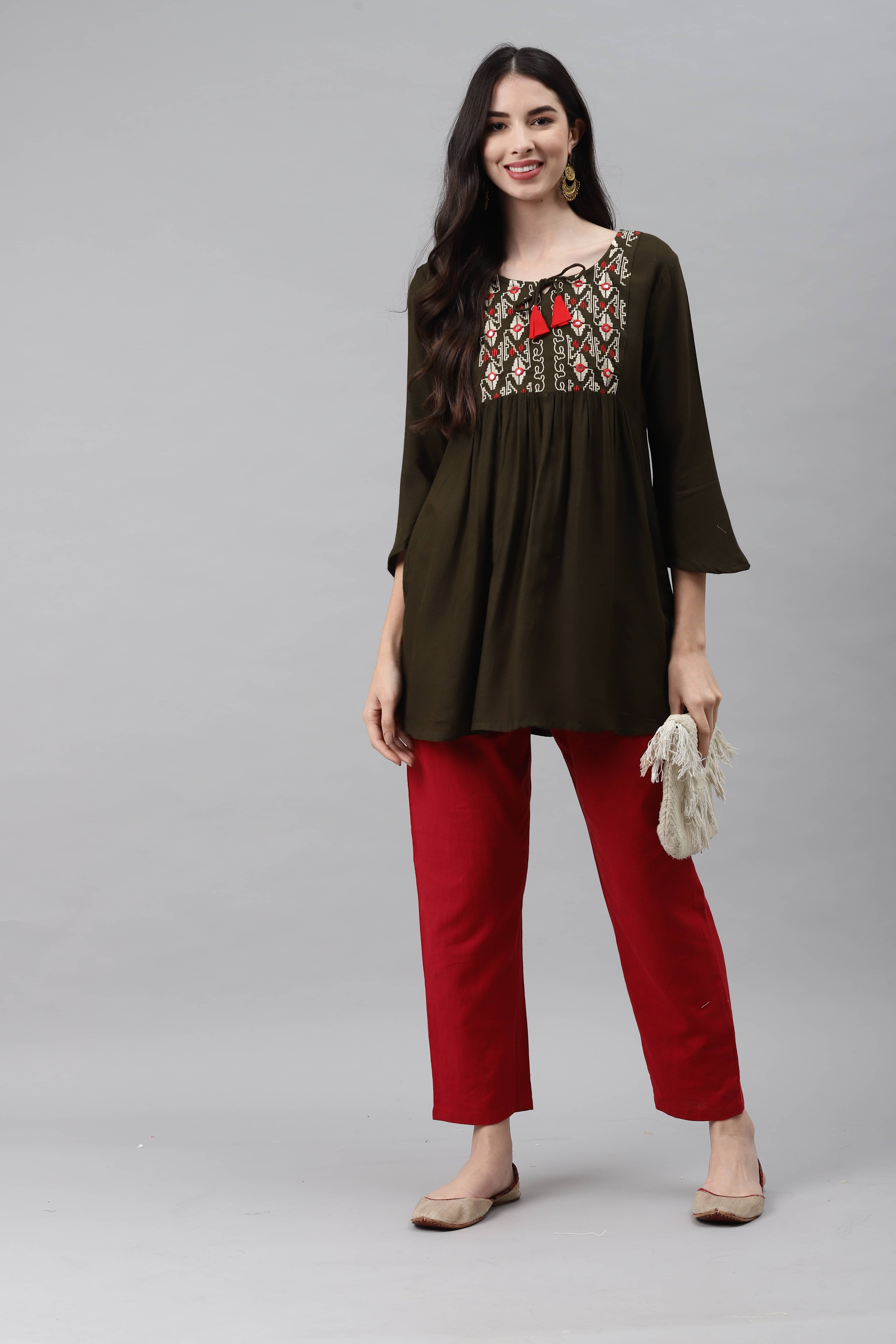     			JC4U - Green Rayon Women's Regular Top ( Pack of 1 )