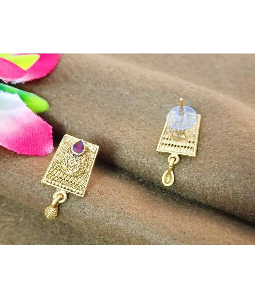     			JIPPA Golden Stud Earrings ( Pack of 1 )