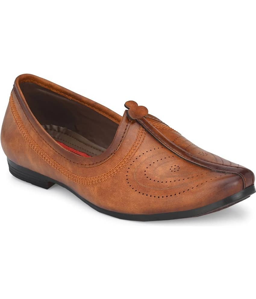 Fashion Victim - Brown Men's Mojaris - Ethnic Shoes | Buy online on ZillyBuy