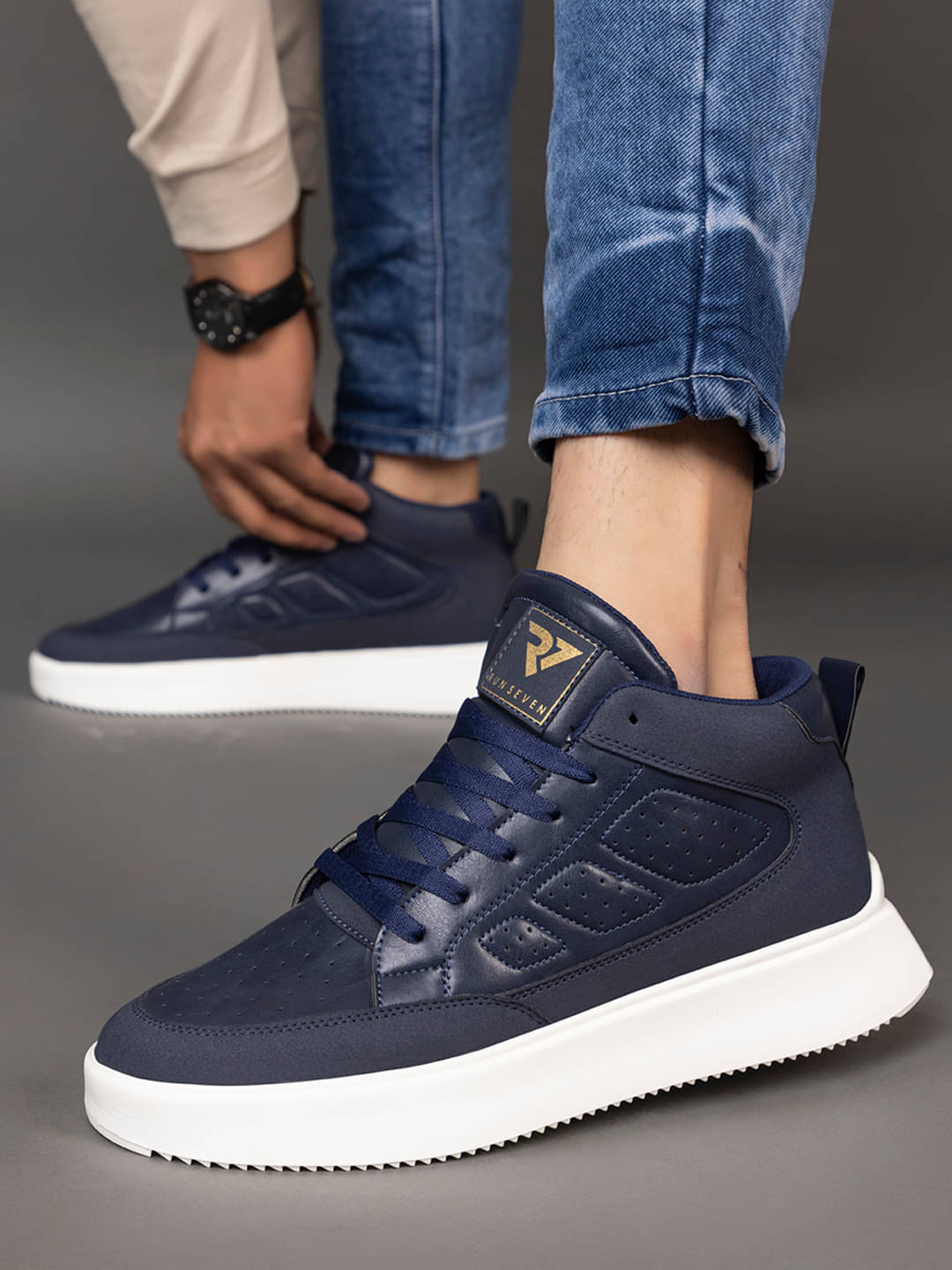     			RUN SEVEN Blue Men's Sneakers
