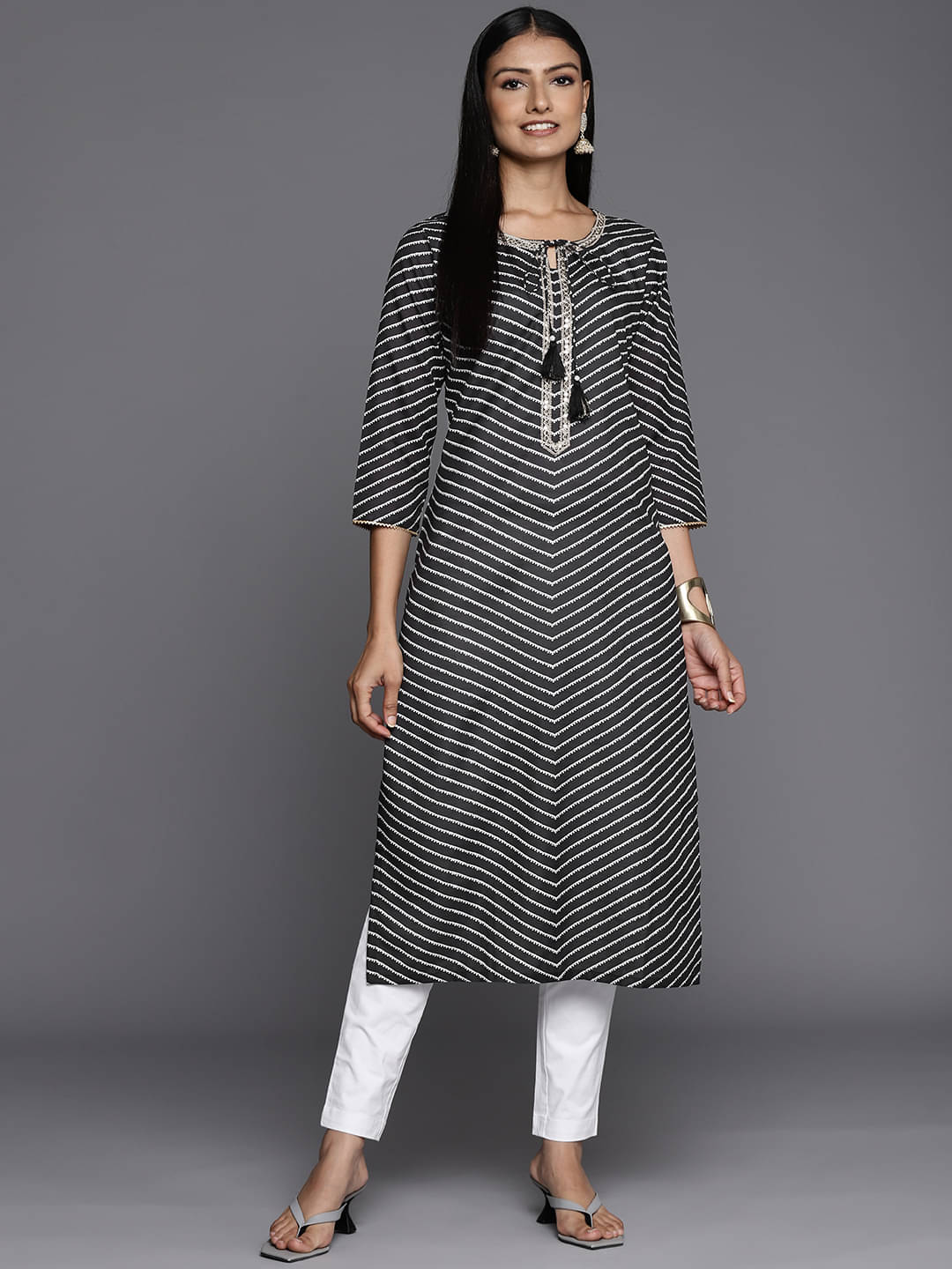 Varanga Cotton Printed Straight Women's Kurti - Black ( Pack of 1 ) Varanga Cotton Printed Straight Women's Kurti - Black ( Pack of 1 )