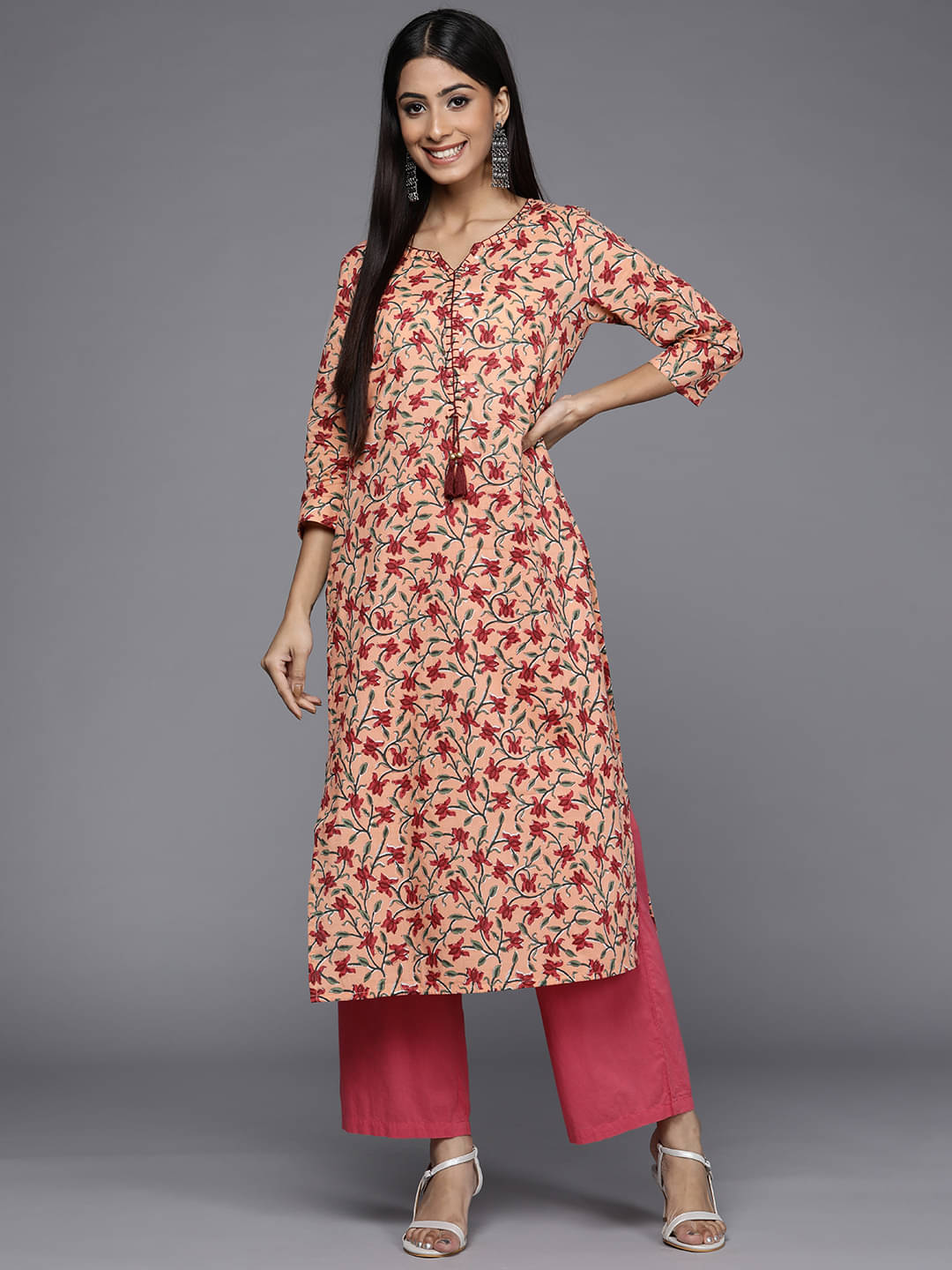     			Varanga Cotton Printed Straight Women's Kurti - Peach ( Pack of 1 )