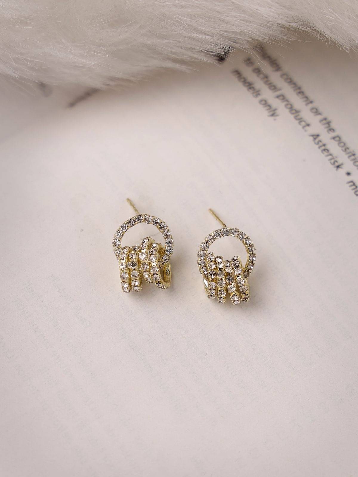     			Scintillare by Sukkhi Gold Stud Earrings ( Pack of 1 )