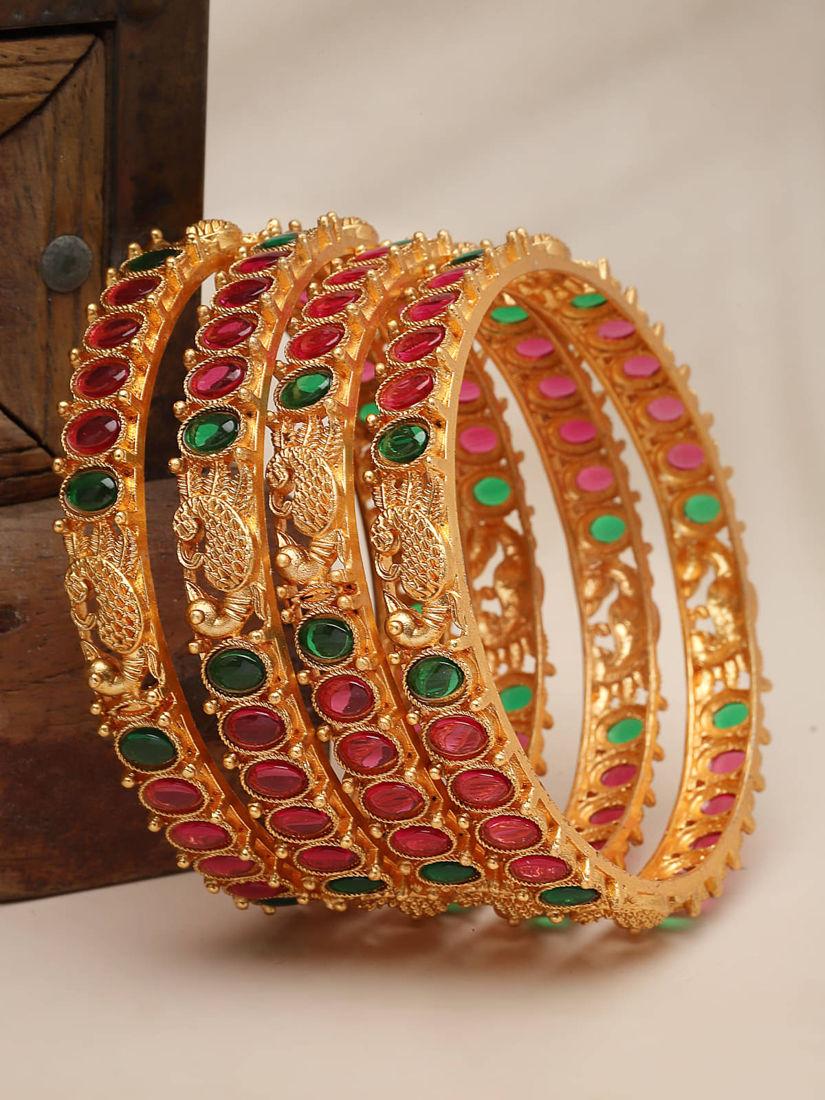     			Sukkhi Red Bangle Set ( Pack of 4 )