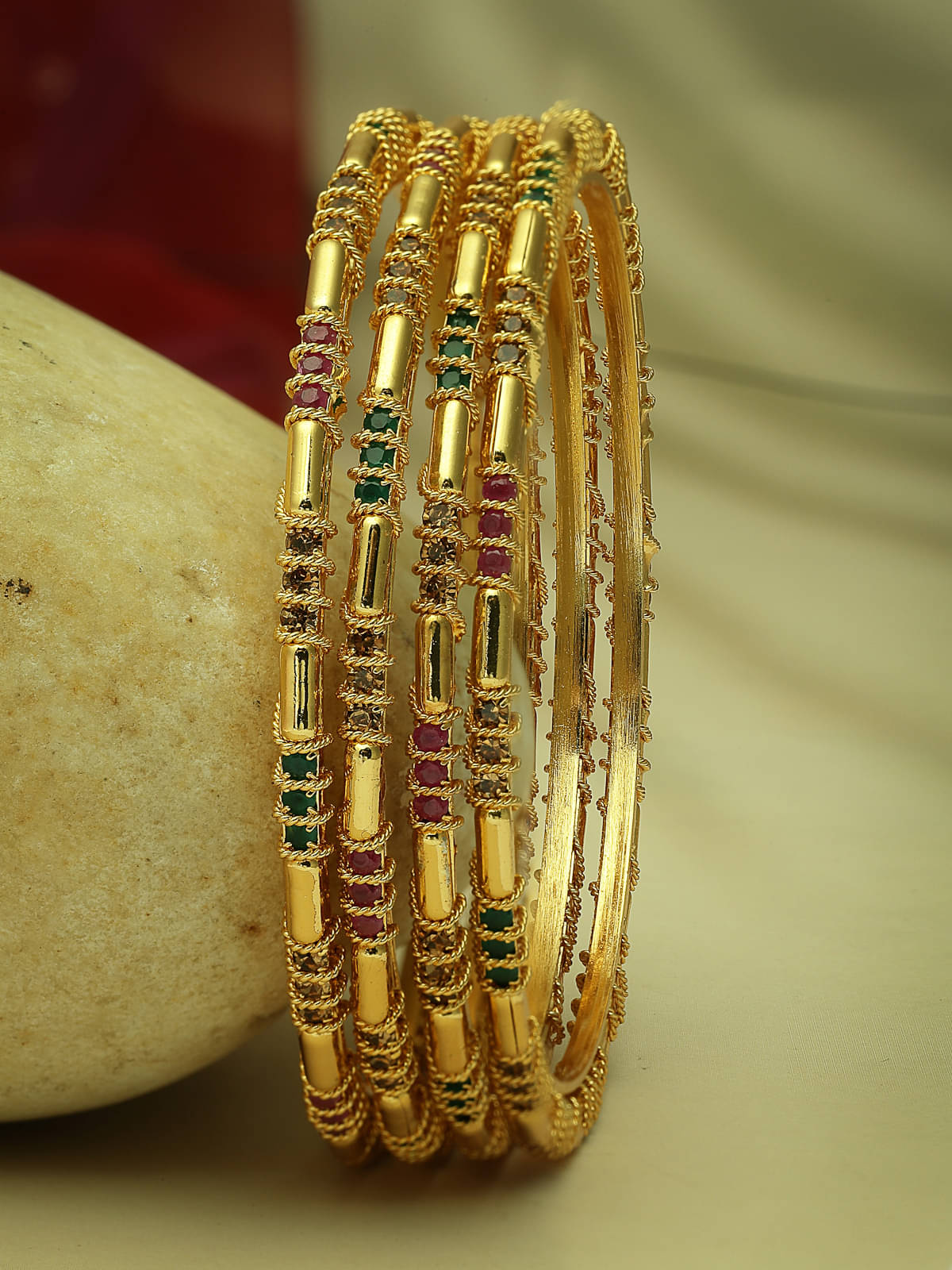     			Sukkhi Red Bangle Set ( Pack of 4 )