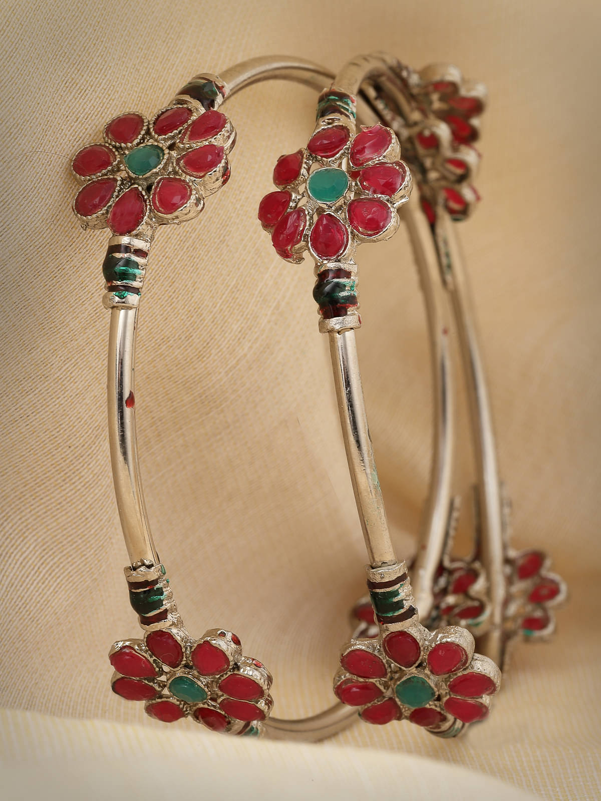     			Sukkhi Silver Bangle Set ( Pack of 2 )