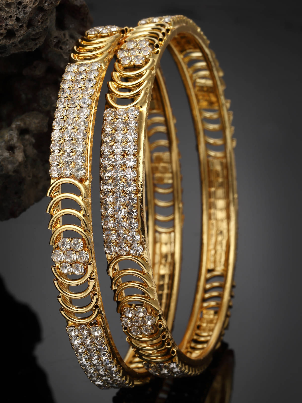     			Sukkhi White Bangle Set ( Pack of 2 )