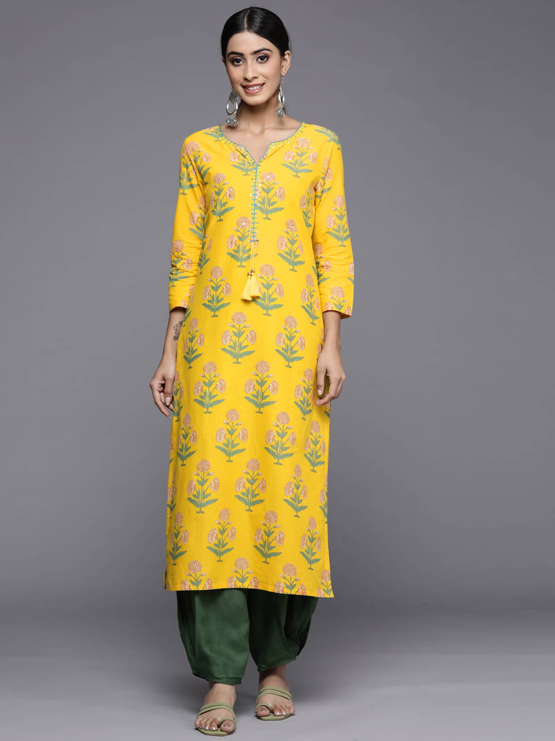 Varanga Cotton Printed Straight Women's Kurti - Yellow ( Pack of 1 ) Varanga Cotton Printed Straight Women's Kurti - Yellow ( Pack of 1 )