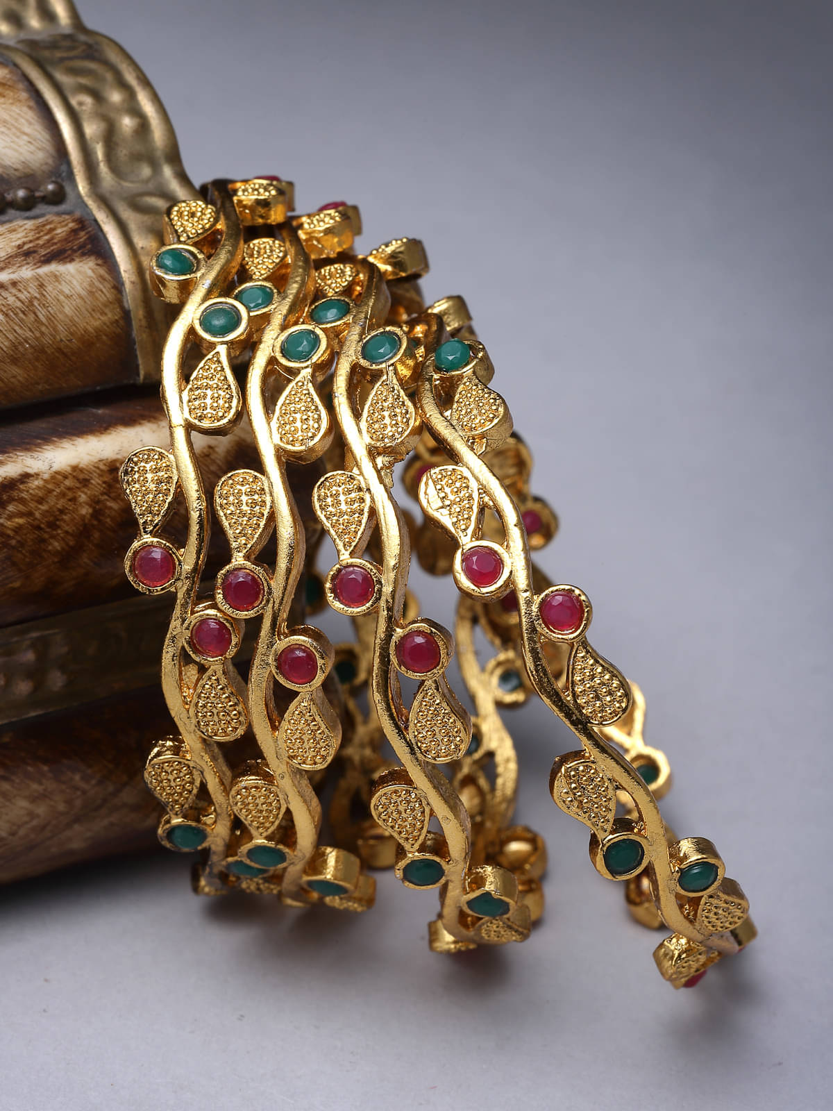     			Sukkhi Red Bangle Set ( Pack of 4 )