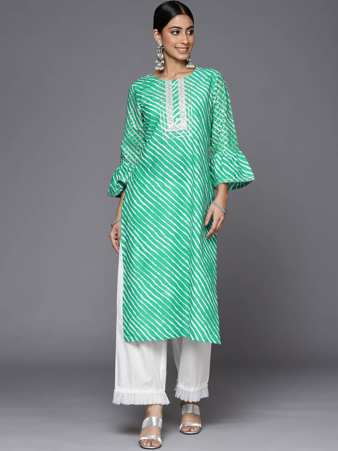 Varanga Cotton Printed Straight Women's Kurti - Green ( Pack of 1 ) Varanga Cotton Printed Straight Women's Kurti - Green ( Pack of 1 )