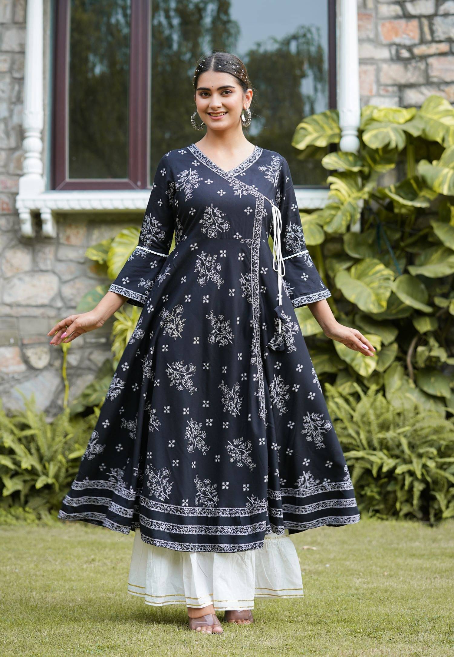Yash Gallery Rayon Printed Anarkali Women's Kurti - Black ( Pack of 1 ) Yash Gallery Rayon Printed Anarkali Women's Kurti - Black ( Pack of 1 )