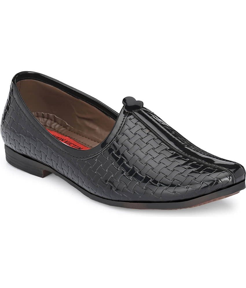 Fashion Victim Black Men's Mojaris - Ethnic Shoes | Buy online on ZillyBuy