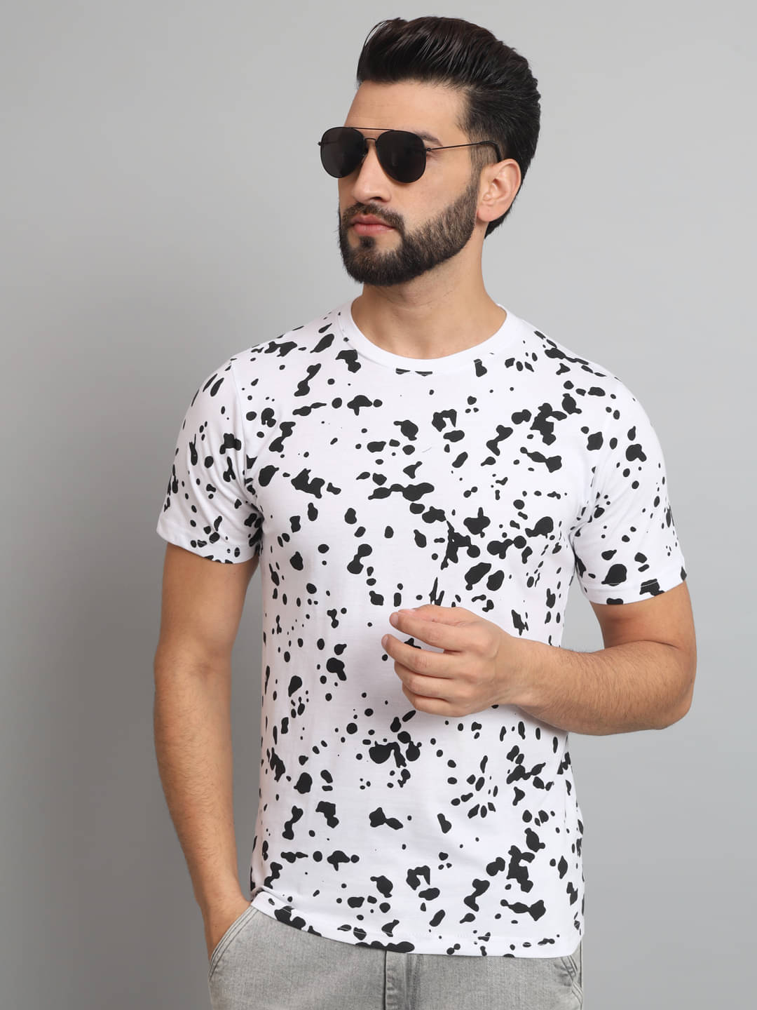 EMERALD APPAREL TRADING Cotton Blend Regular Fit Printed Half Sleeves Men's T-Shirt - White ( Pack of 1 ) EMERALD APPAREL TRADING Cotton Blend Regular Fit Printed Half Sleeves Men's T-Shirt - White ( Pack of 1 )