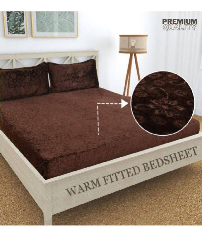     			HIDECOR Woollen Floral 1 Bedsheet with 2 Pillow Covers - Brown