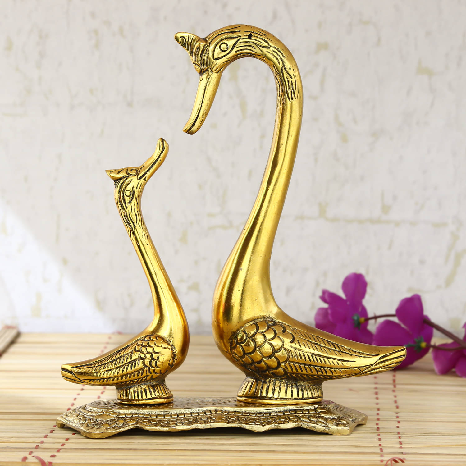 eCraftIndia Gold-Toned Loving Swan Couple Figurine Showpiece eCraftIndia Gold-Toned Loving Swan Couple Figurine Showpiece