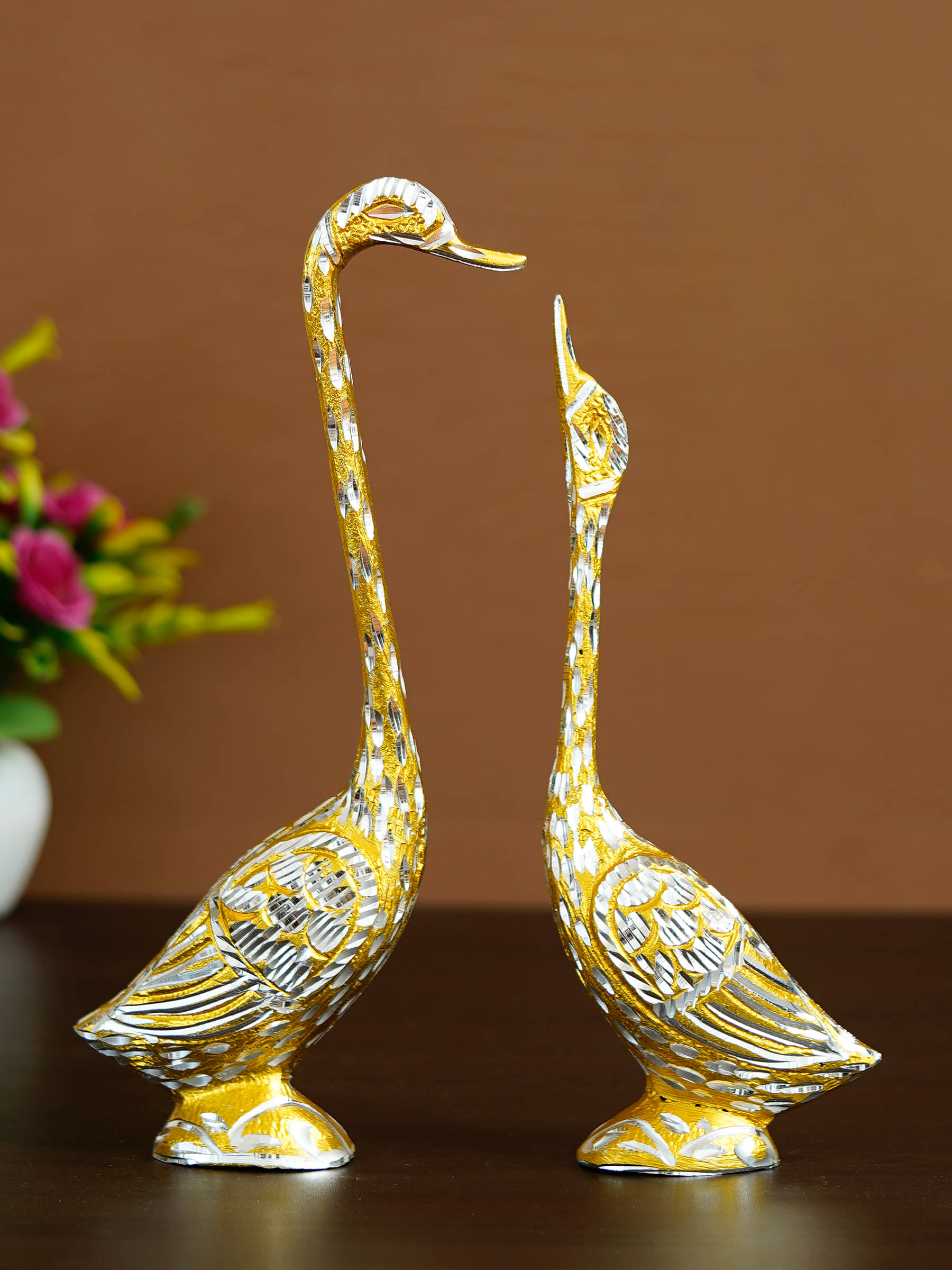 eCraftIndia Set of 2 Silver-Toned & Yellow Engraved Handcrafted Kissing Swan Showpieces     			eCraftIndia Set of 2 Silver-Toned & Yellow Engraved Handcrafted Kissing Swan Showpieces