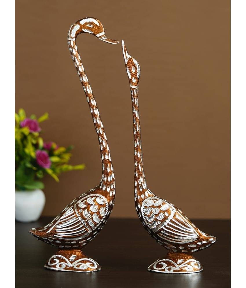 eCraftIndia Set of 2 Brown Kissing Swan Couple Handcrafted Decorative Figurine Showpieces eCraftIndia Set of 2 Brown Kissing Swan Couple Handcrafted Decorative Figurine Showpieces