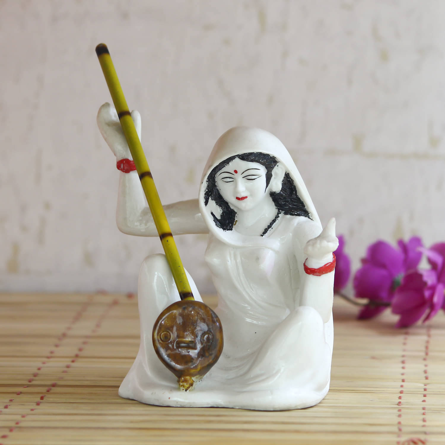 eCraftIndia White & Black Handcrafted Meerabai Playing Musical Instrument Showpiece eCraftIndia White & Black Handcrafted Meerabai Playing Musical Instrument Showpiece