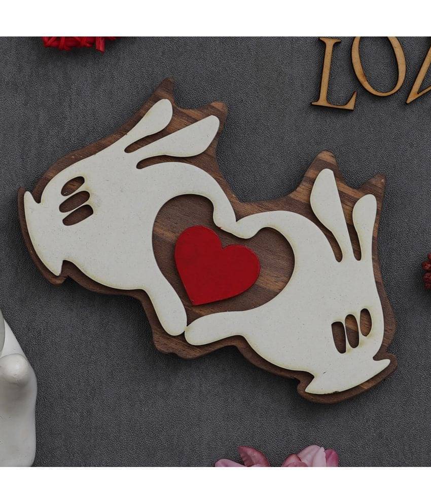 eCraftIndia Red & White Wooden Hands Showcasing Heart Valentine Gift Set eCraftIndia Red & White Wooden Hands Showcasing Heart Valentine Gift Set