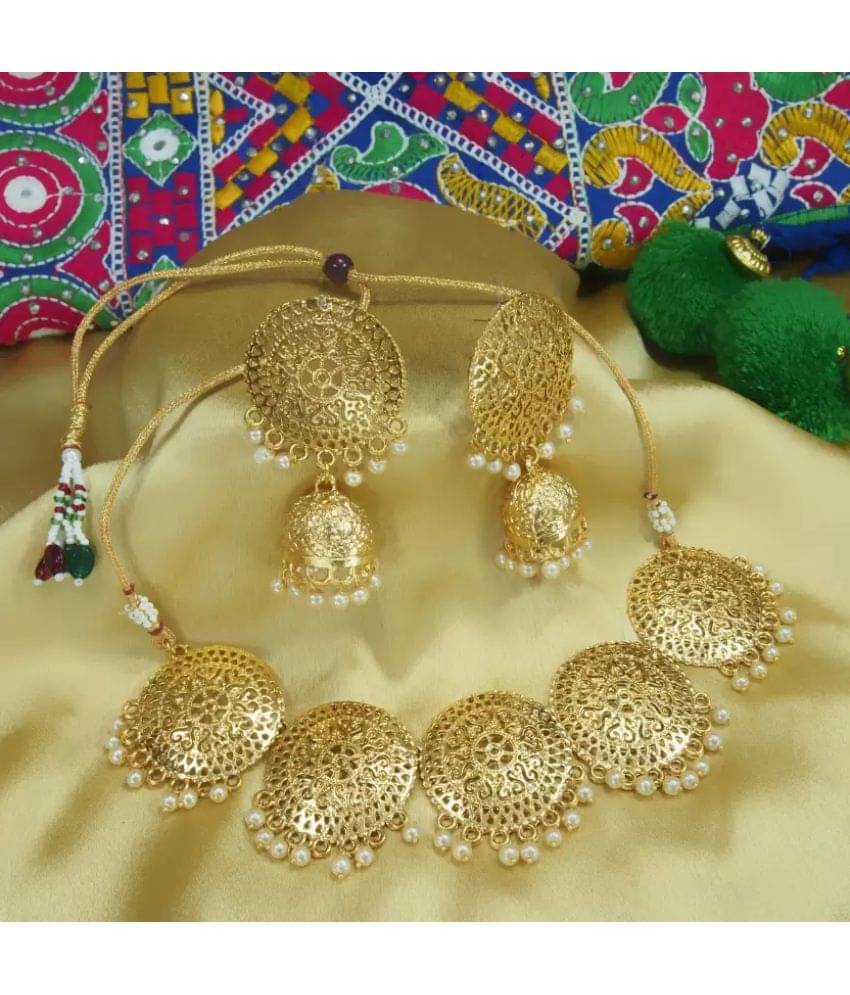     			PUJVI Golden Alloy Necklace Set ( Pack of 1 )