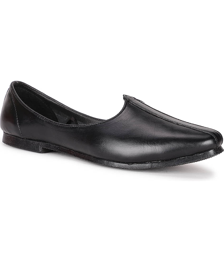Bata Black Men's Mojaris - Ethnic Shoes | Buy online on ZillyBuy