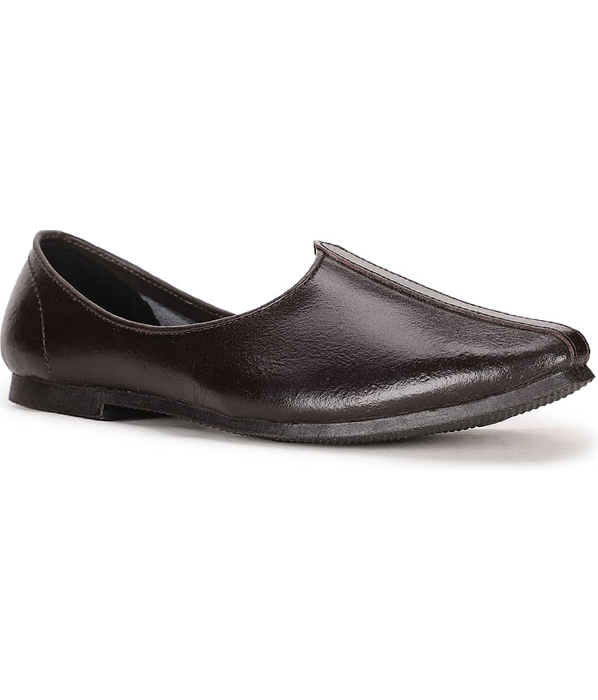 Bata Brown Men's Mojaris - Ethnic Shoes | Buy online on ZillyBuy