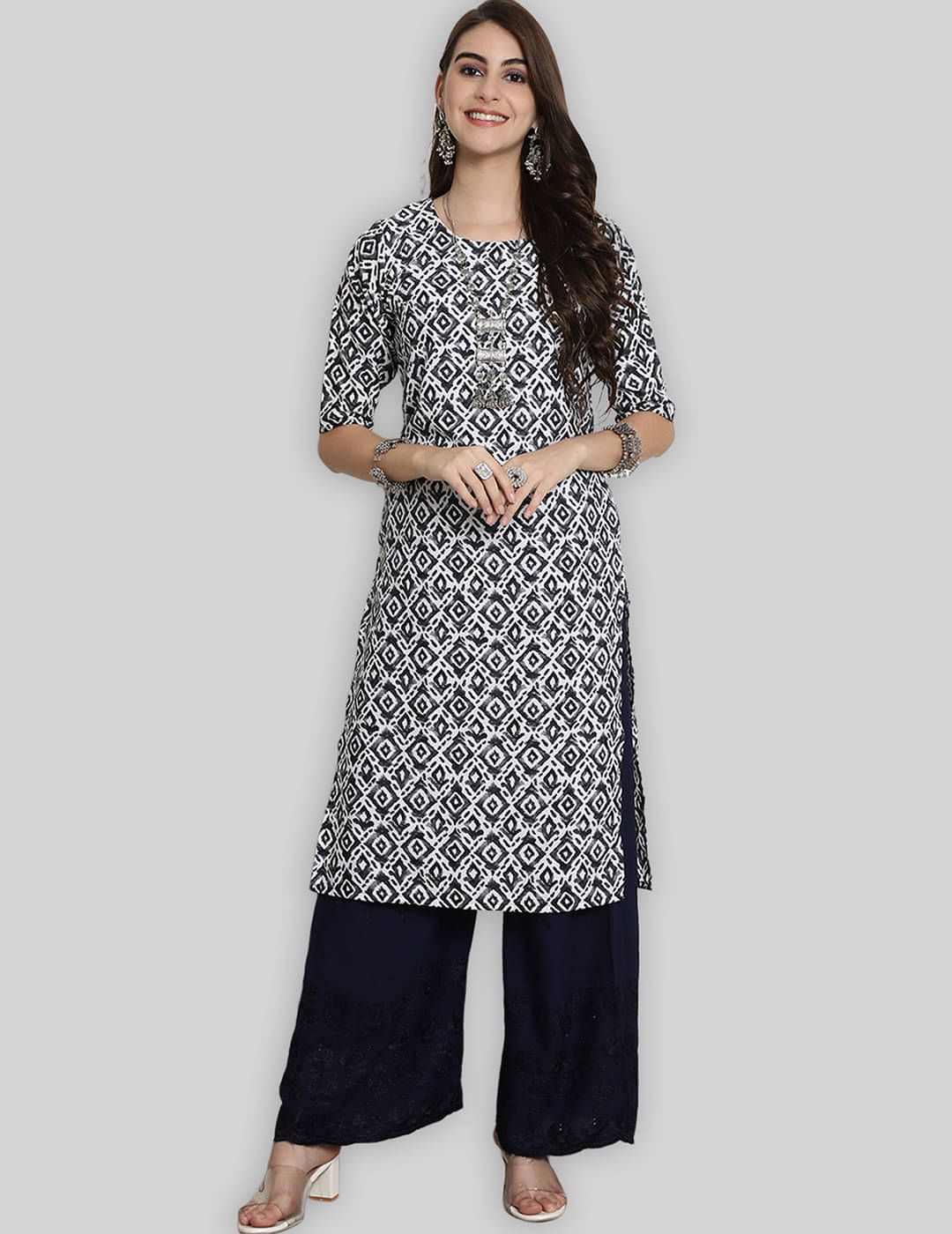 7Threads Crepe Printed Straight Women's Kurti - Black ( Pack of 1 ) 7Threads Crepe Printed Straight Women's Kurti - Black ( Pack of 1 )