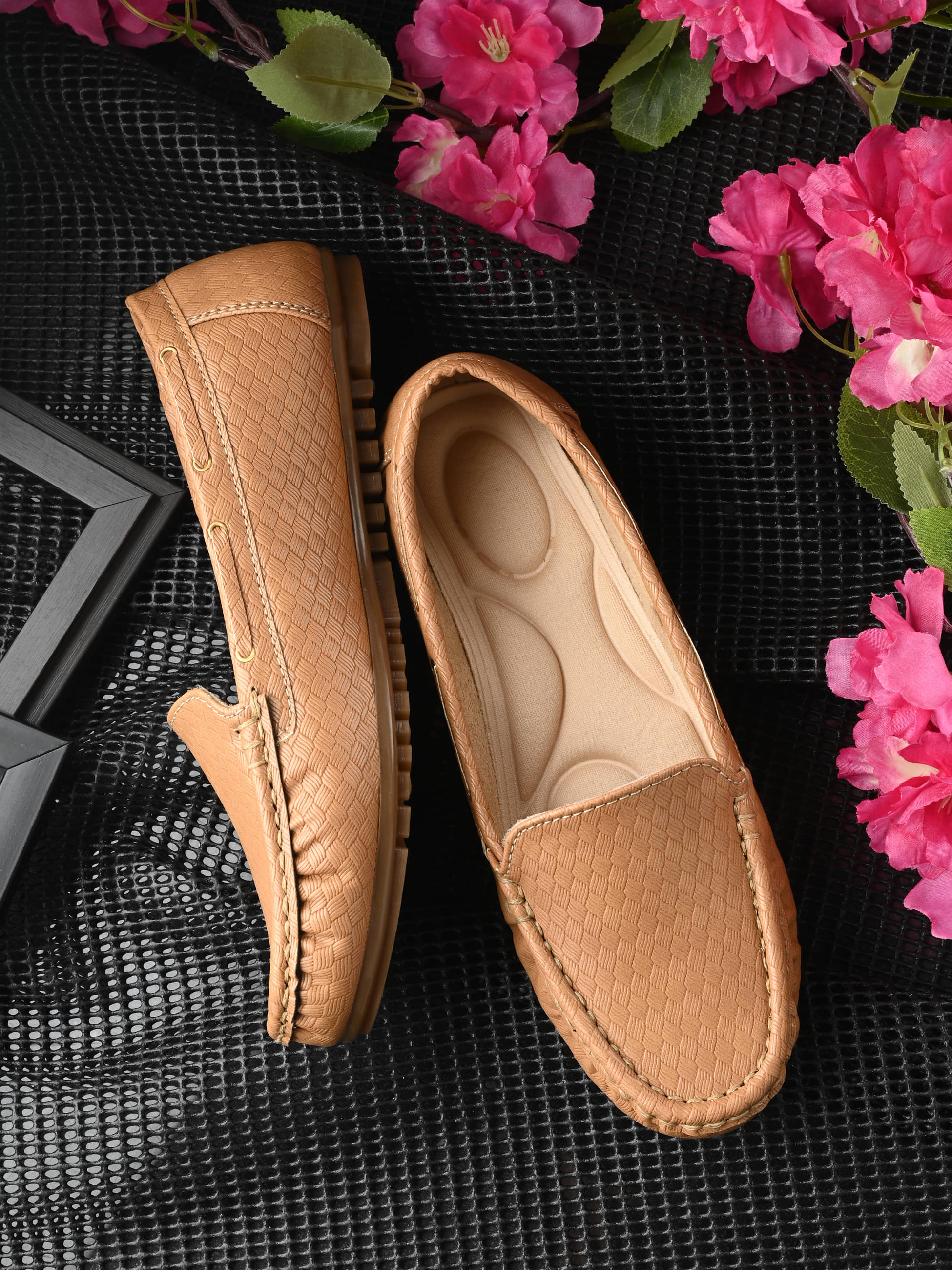     			KARADDI Tan Women's Loafers