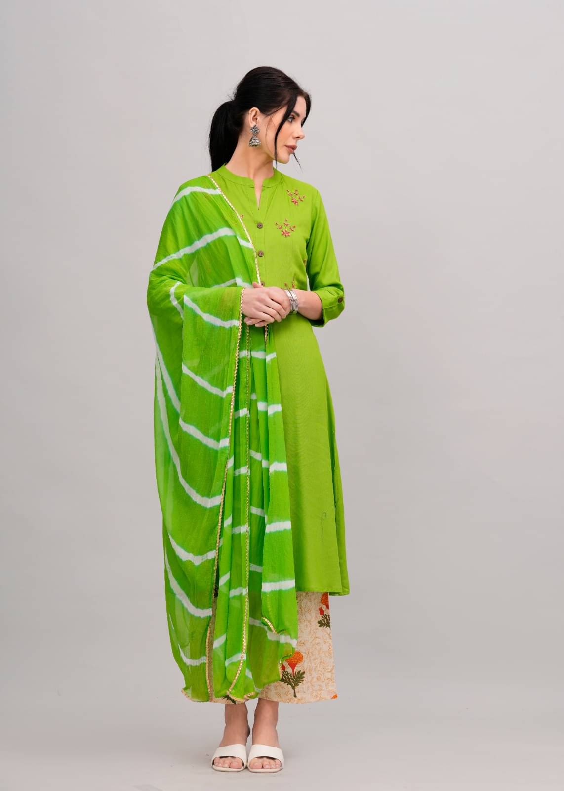 MAUKA Rayon Solid Kurti With Palazzo Women's Stitched Salwar Suit - Green ( Pack of 1 ) MAUKA Rayon Solid Kurti With Palazzo Women's Stitched Salwar Suit - Green ( Pack of 1 )