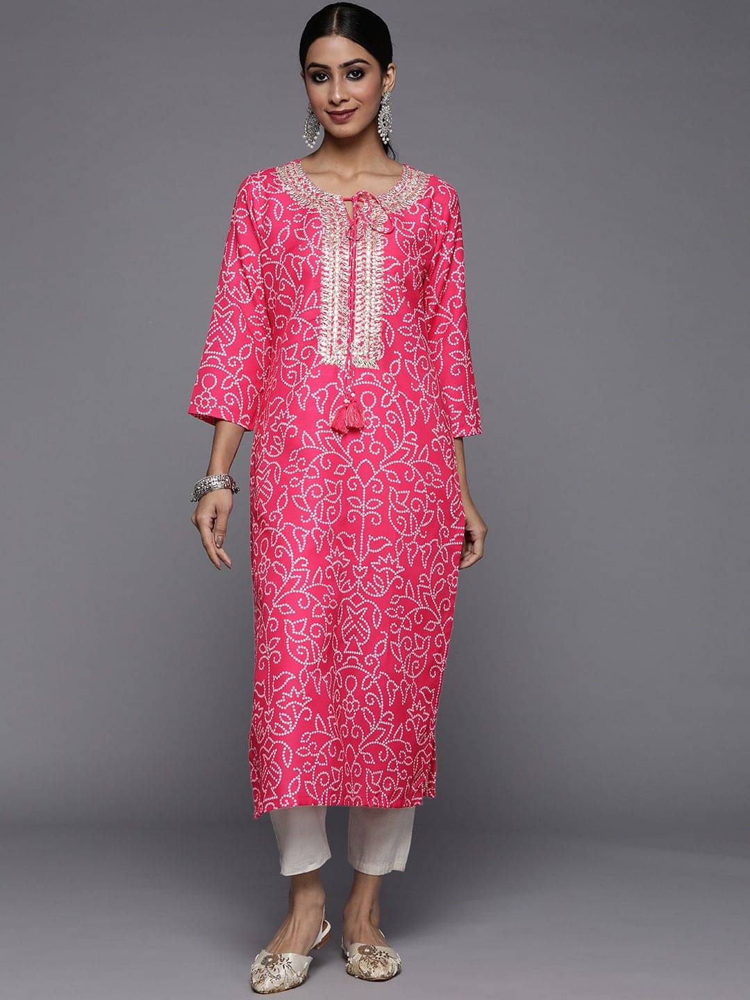 Varanga Viscose Printed Straight Women's Kurti - Gold ( Pack of 1 )     			Varanga Viscose Printed Straight Women's Kurti - Gold ( Pack of 1 )